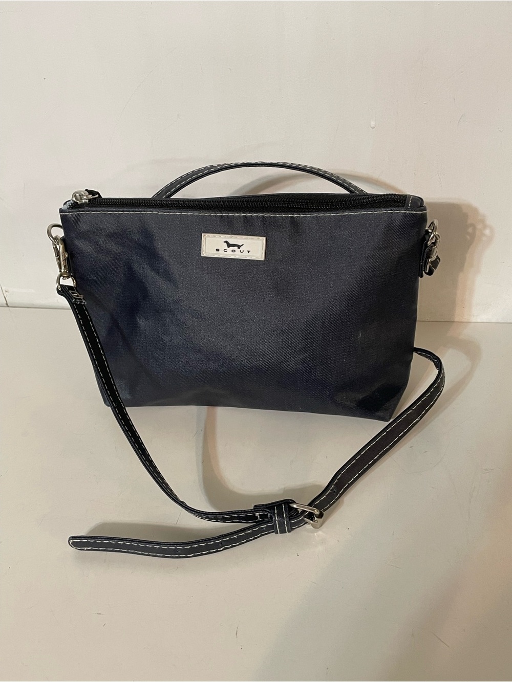 Scout Crossbody in Navy